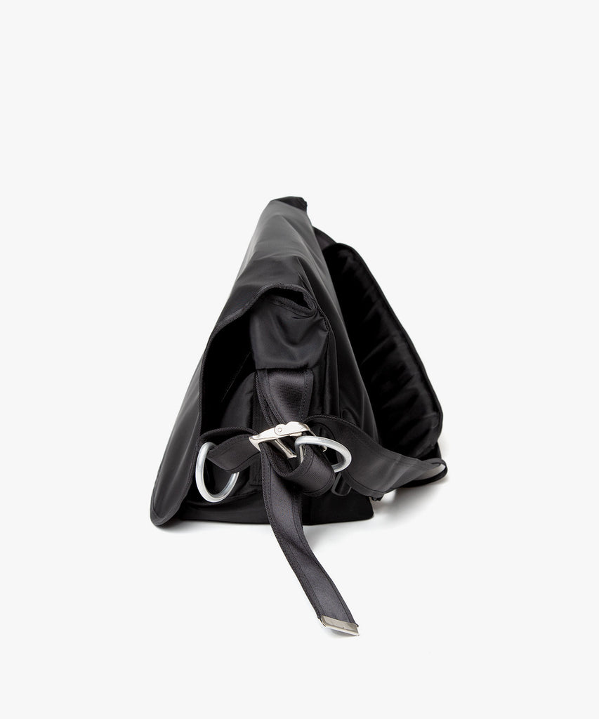 MESSENGER BAG BY LORINZA｜UNDECORATED(アンデコレイテッド)公式通販