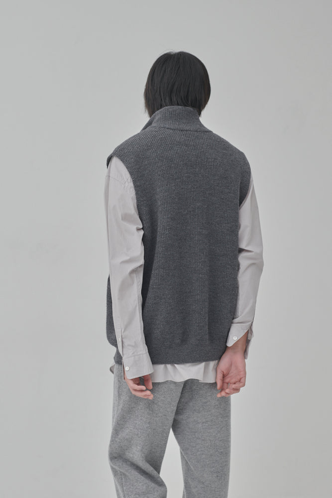 
            
                Load image into Gallery viewer, Mulesing Free Wool Knit Zip Vest
            
        