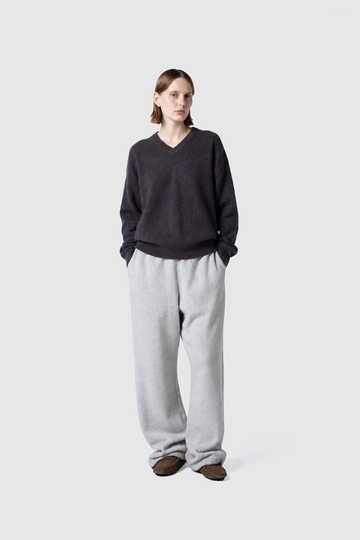 CASHMERE V-NECK SWEATER