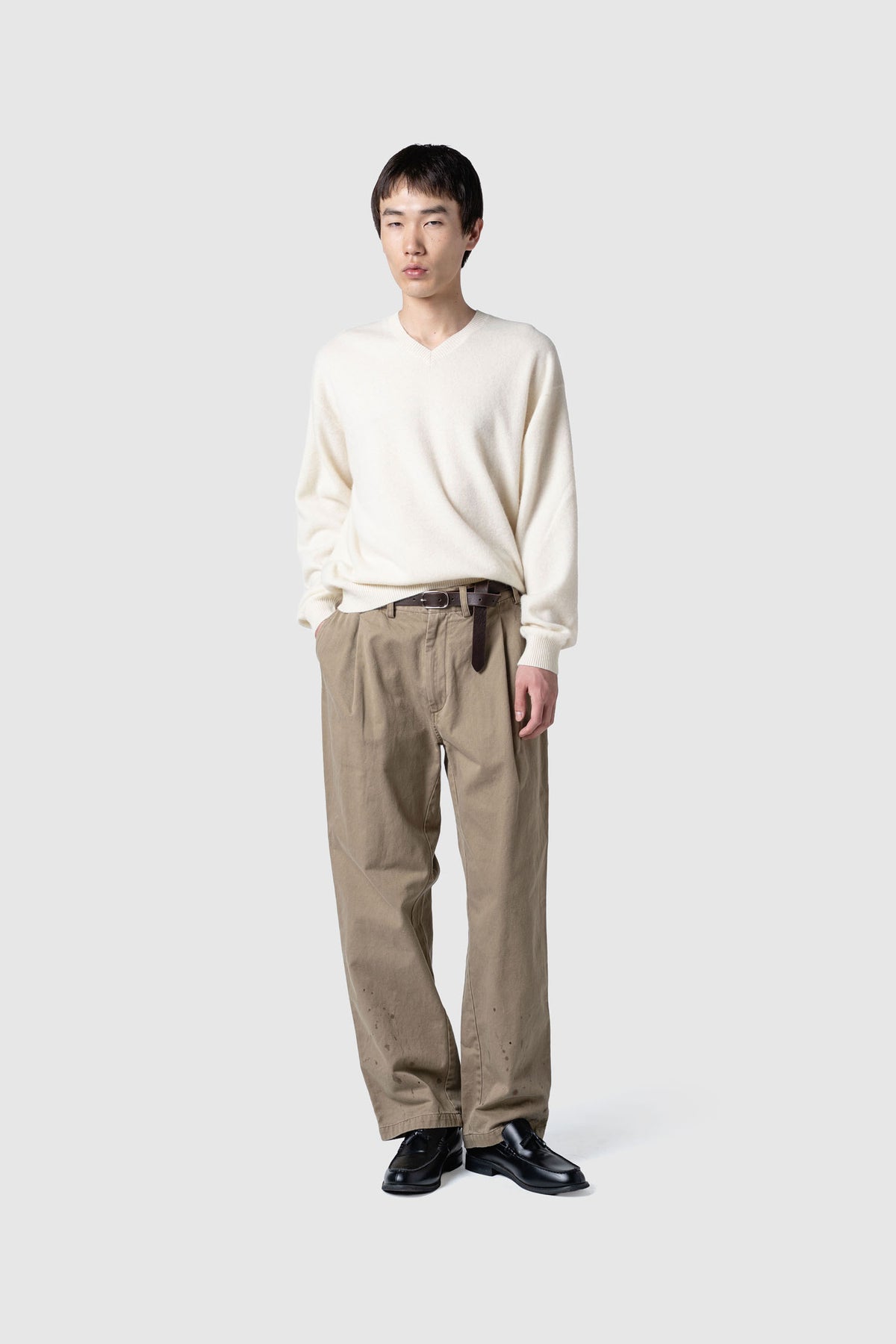 CASHMERE V-NECK SWEATER