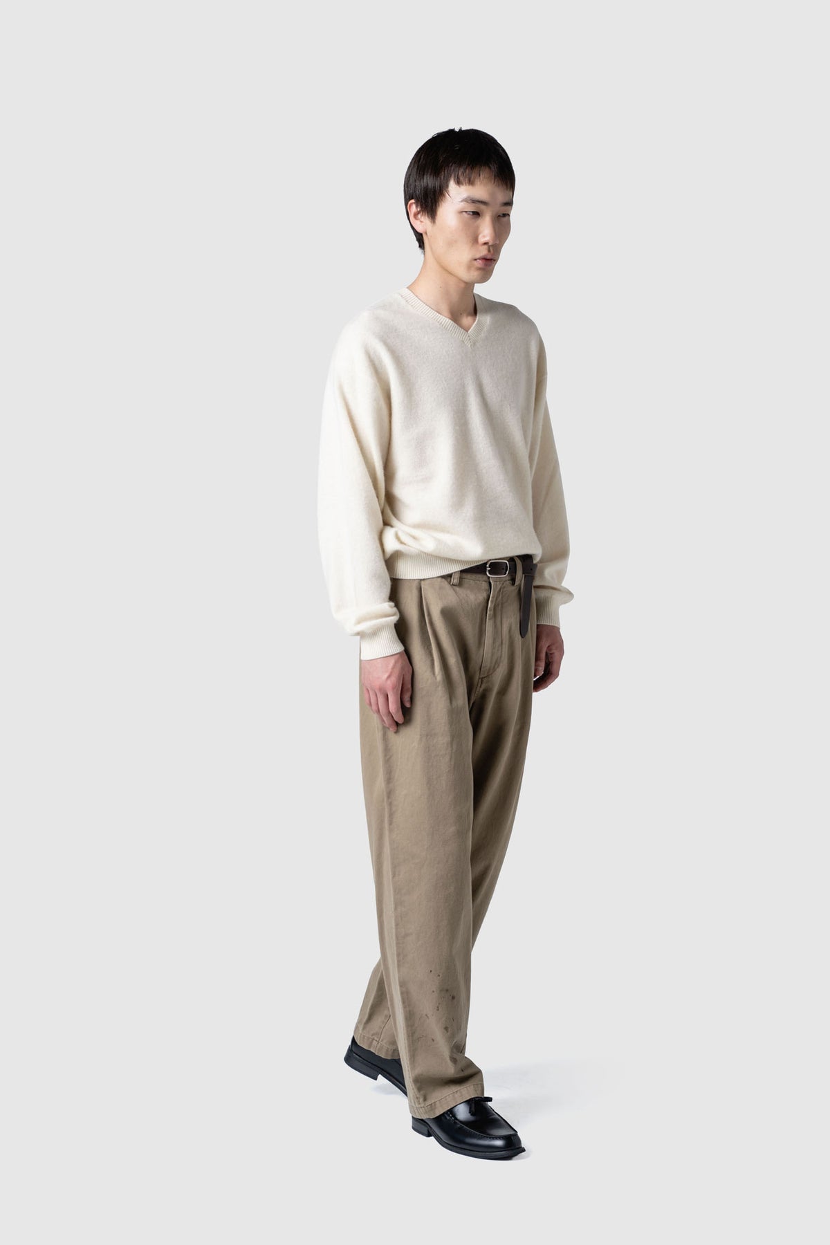 CASHMERE V-NECK SWEATER